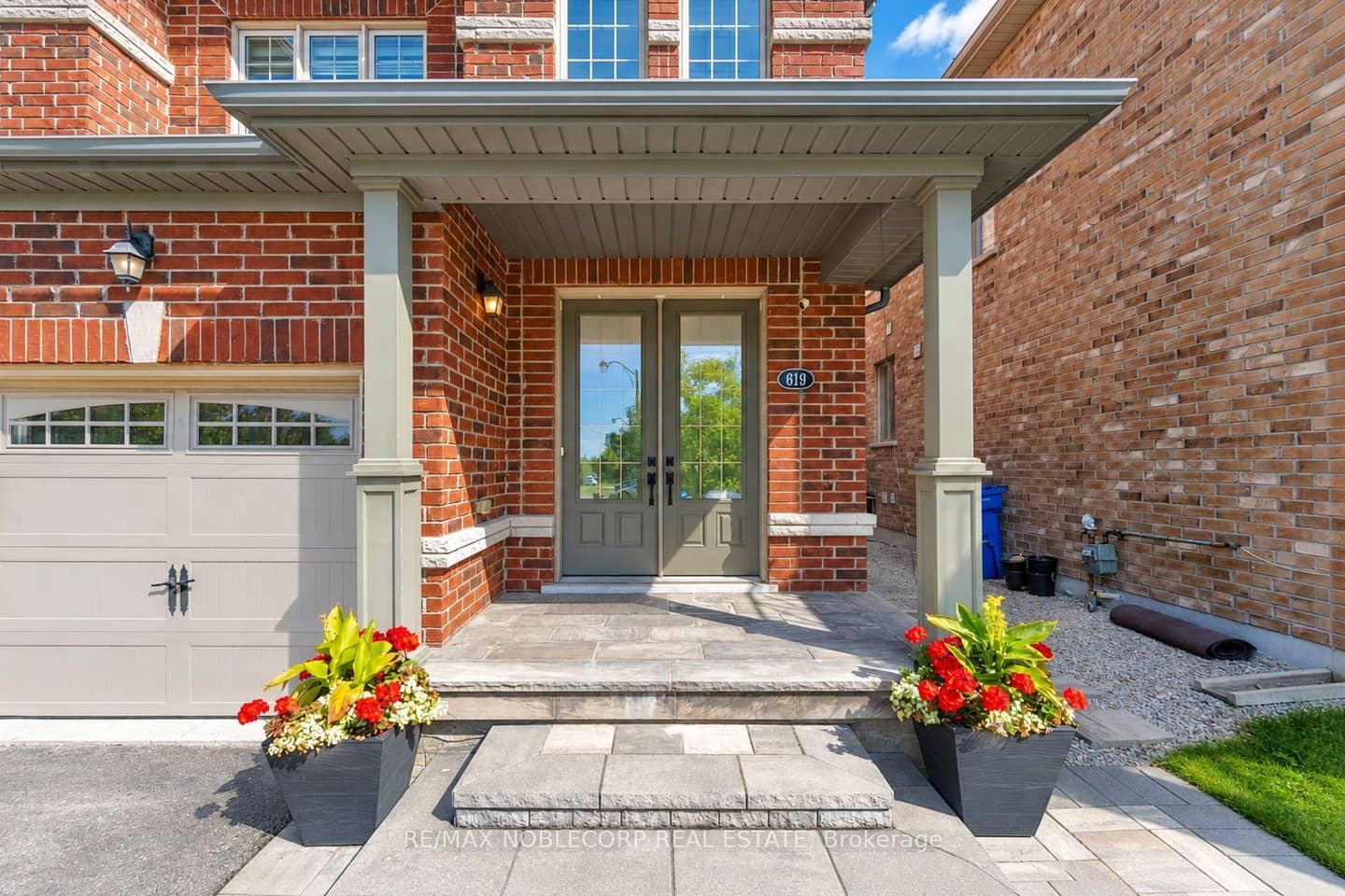 619 Sweetwater Crescent, Newmarket, ON L3X 0H5