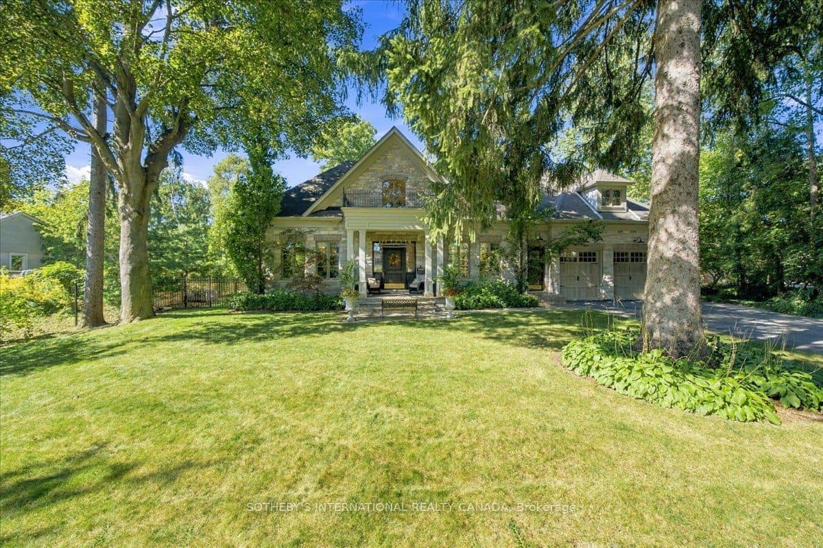 167 Pinewood Trail, Mississauga, ON L5G 2L2