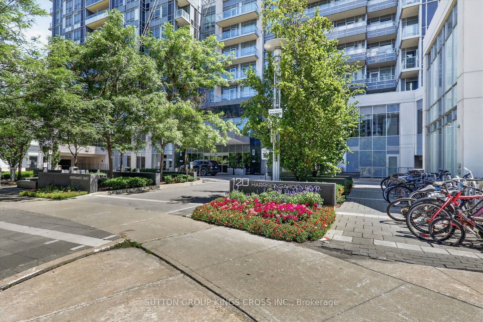 120 Harrison Garden Boulevard 317, Toronto, ON M2N 0H1