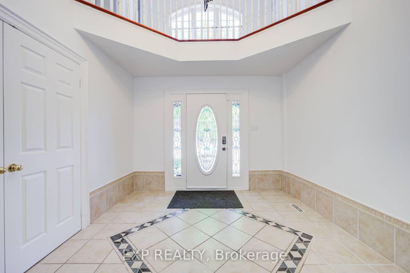 82 Derby Court, Newmarket, ON L3Y 5Z9