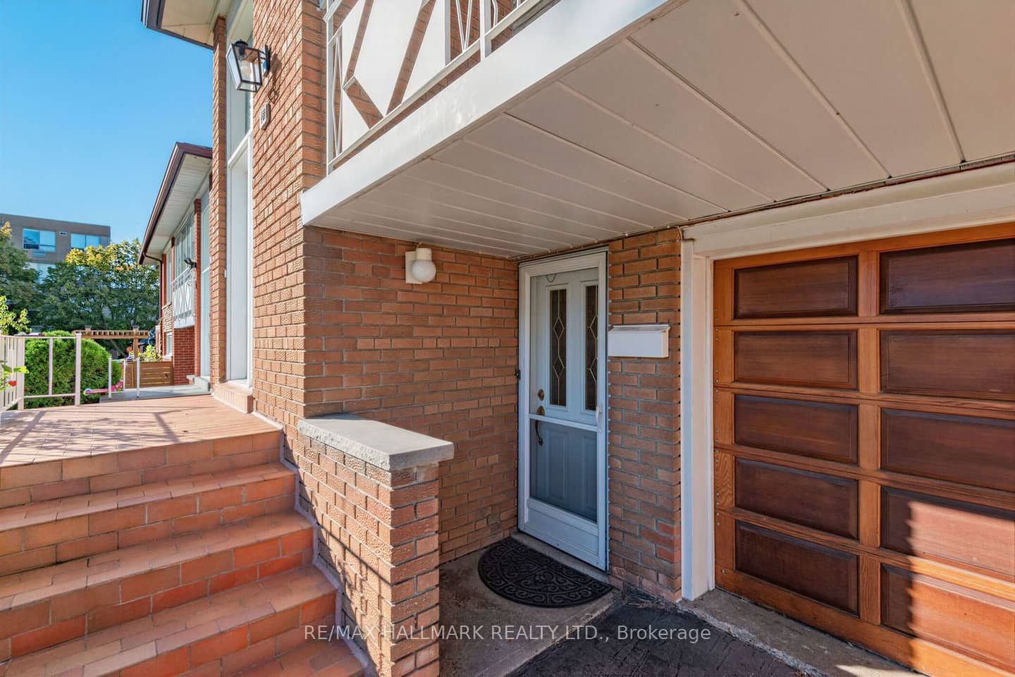18 Sorlyn Avenue, Toronto, ON M6L 1H8