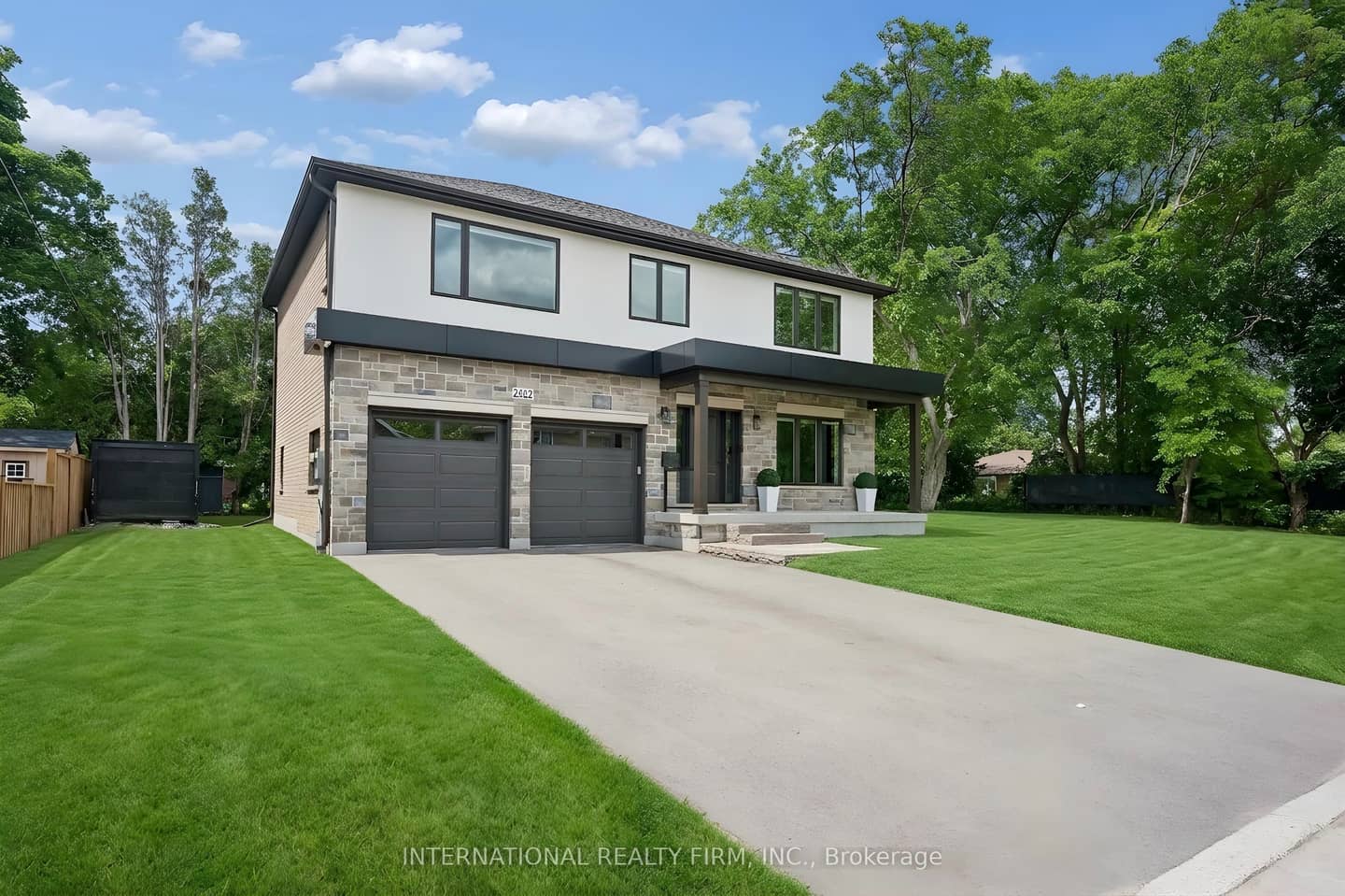 2423 Raymore Drive, Burlington, ON L7R 2B4