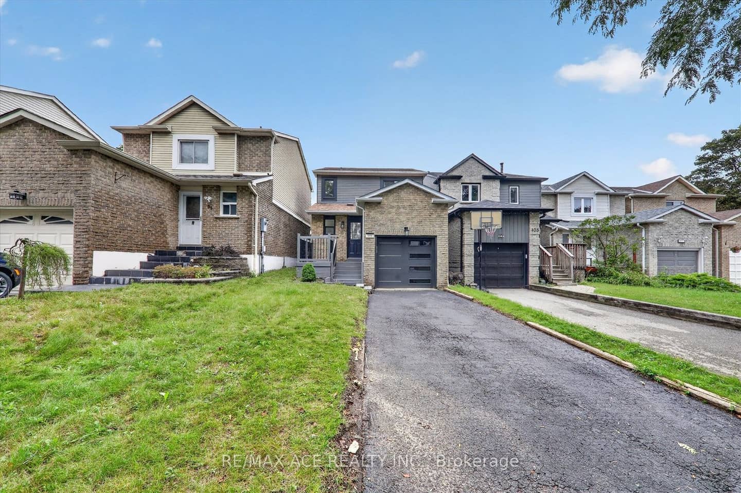 101 Greenfield Crescent, Whitby, ON L1N 7G2