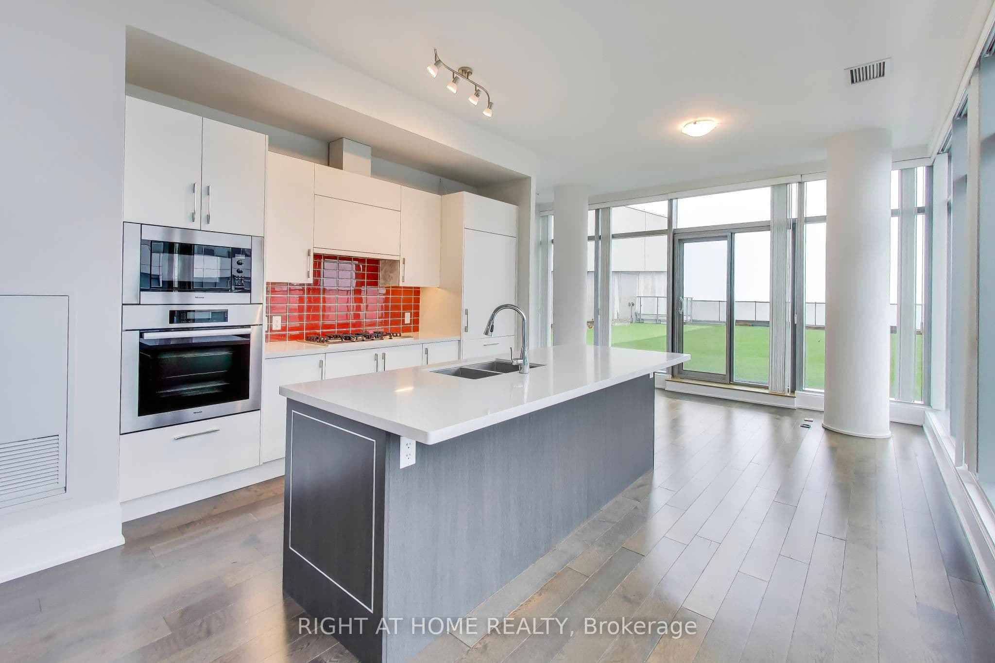 39 Queens Quay E 1126, Toronto, ON M5E 0A5