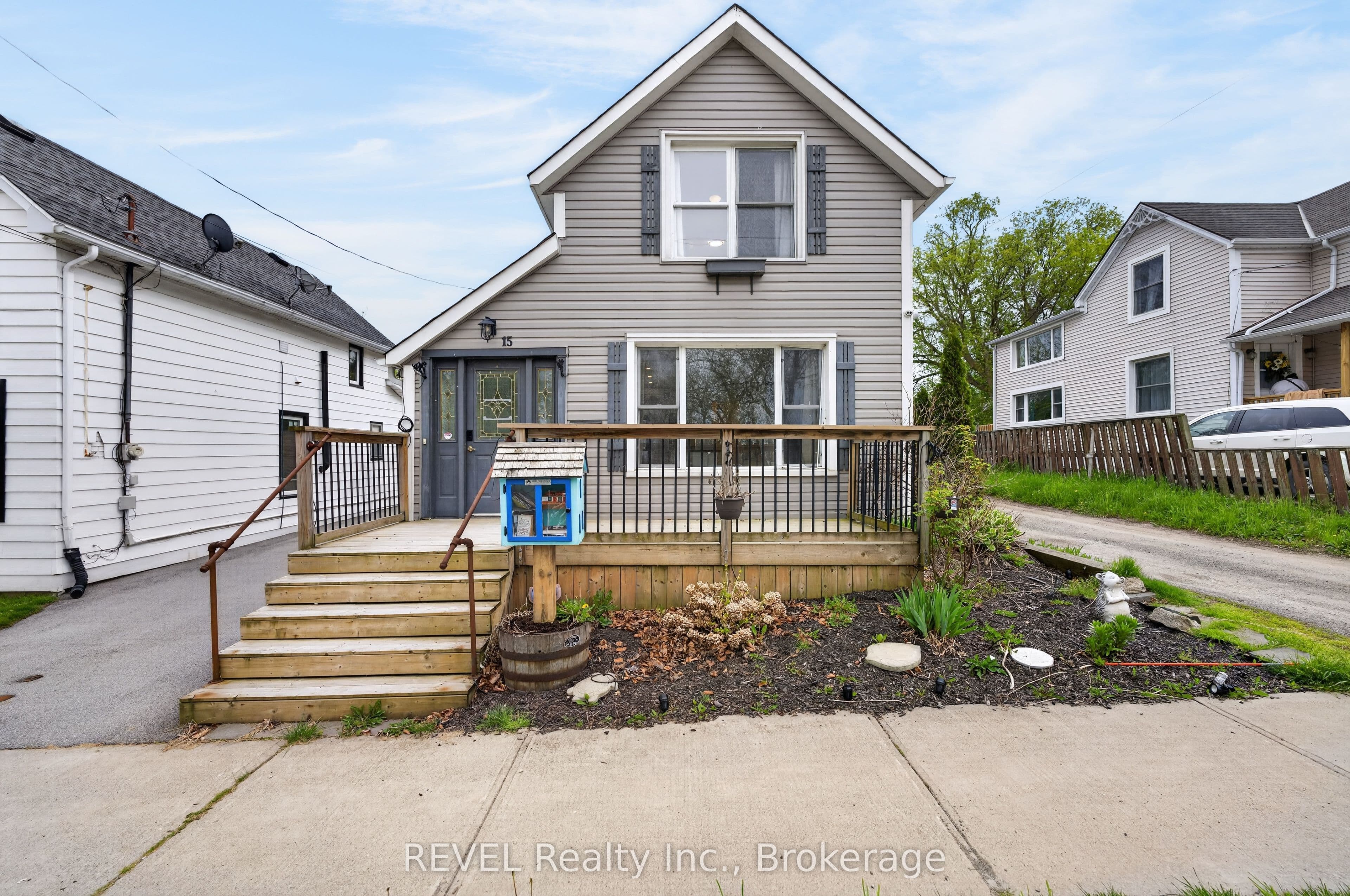 15 Phipps Street, Fort Erie, ON L2A 2V1