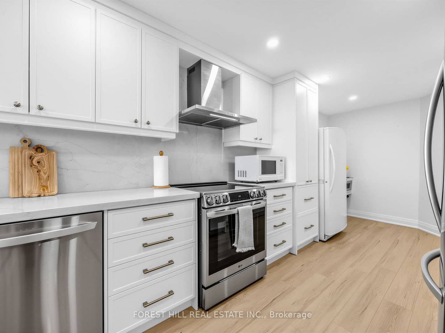236 Albion Road 1812, Toronto, ON M9W 6A6