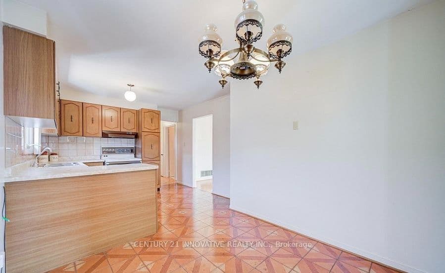 9 Capstan Court, Toronto, ON M3L 2M9