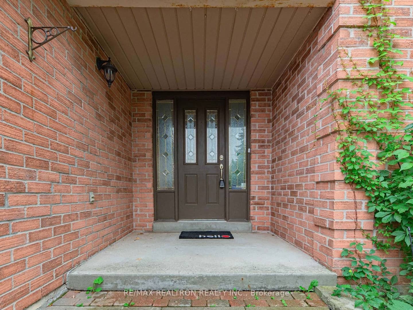328 Salisbury Lane, Newmarket, ON L3Y 8A6