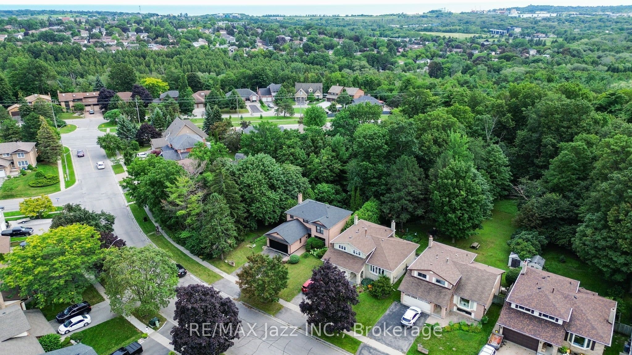 262 Athabasca Street, Oshawa, ON L1H 8E4