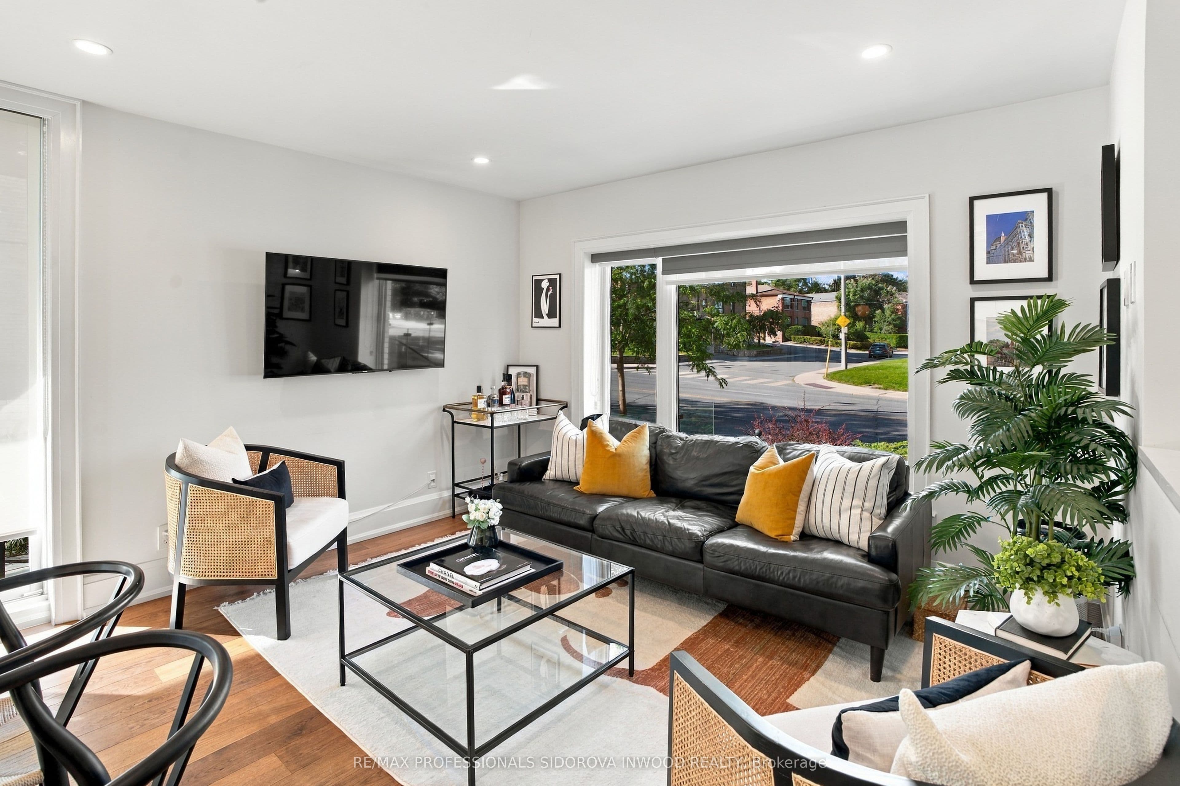 1657 Bathurst Street 2A, Toronto, ON M5P 3J8
