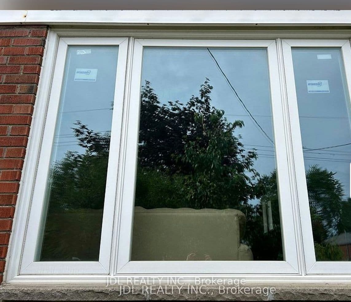 8 Highwood Ave Avenue Three-Bedroom Main Floor, Toronto, ON M1R 2E4