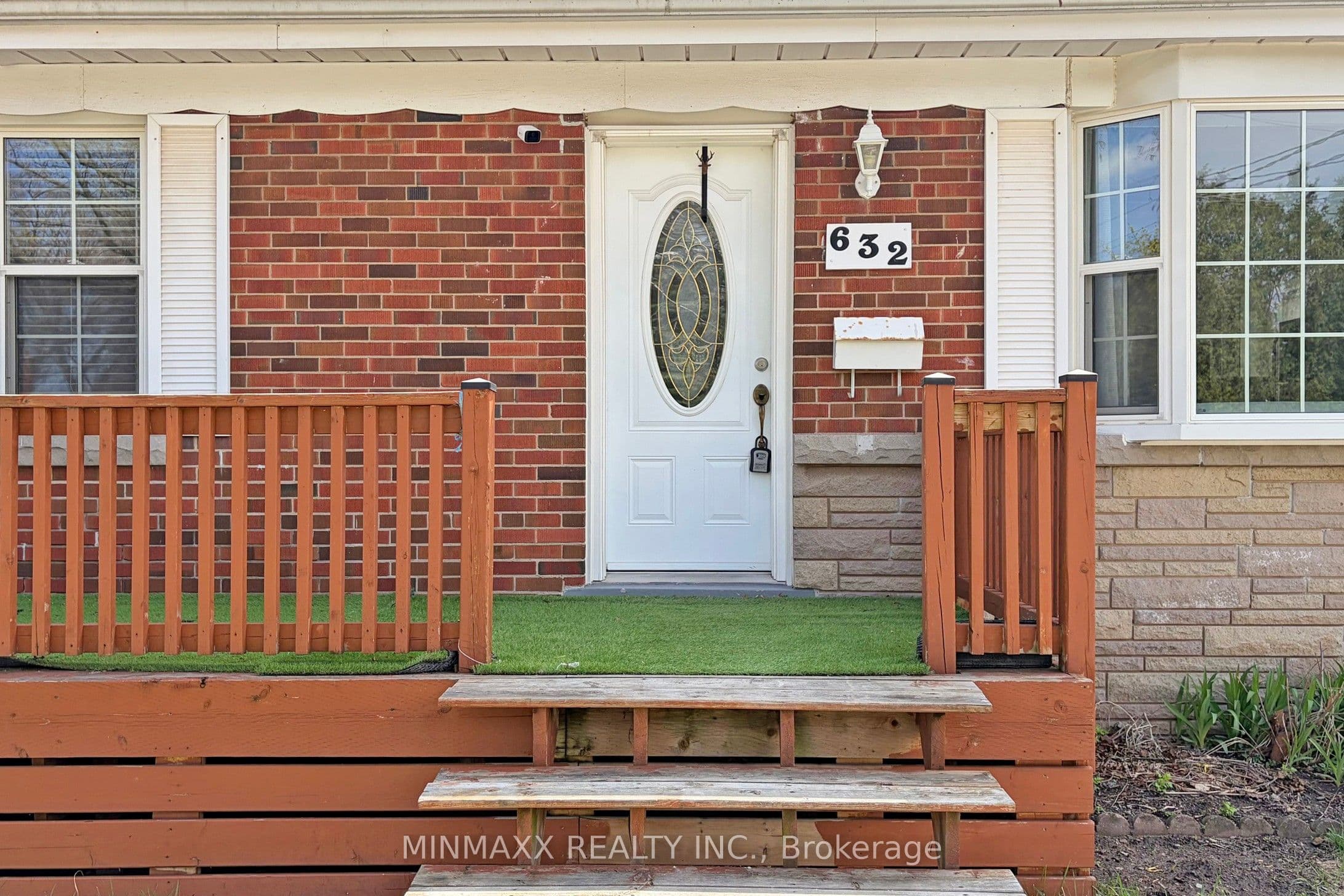 632 Inverness Avenue, Burlington, ON L7T 3S8