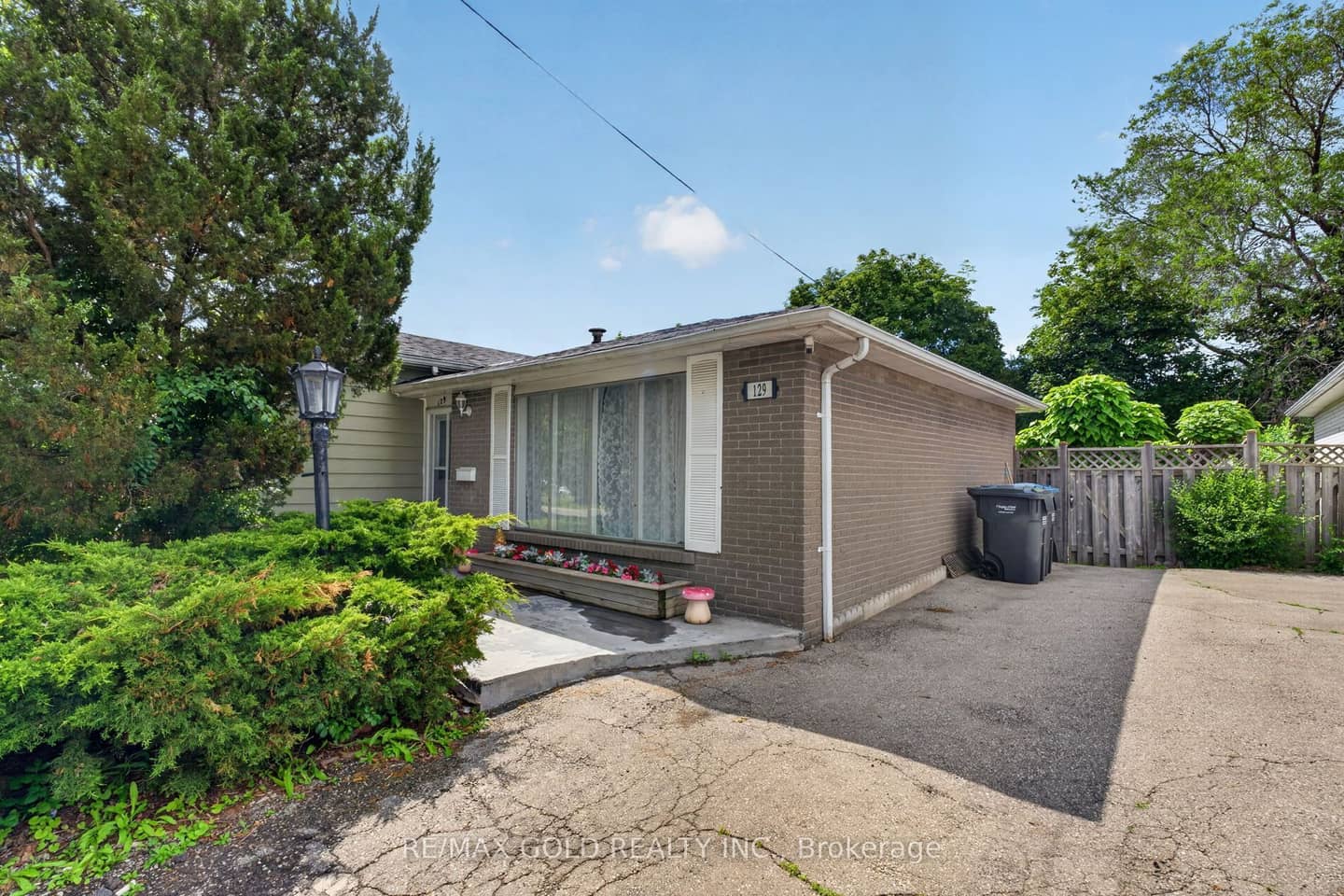 129 Folkstone Crescent, Brampton, ON L6T 3M6
