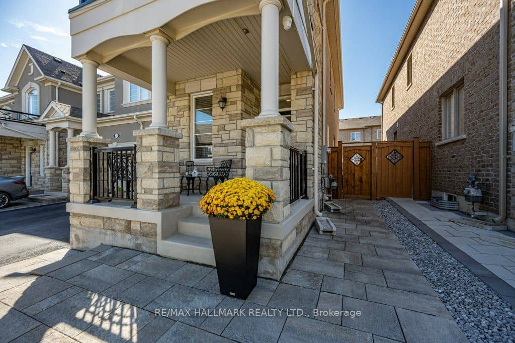 29 Ness Drive, Richmond Hill, ON L4S 0J8