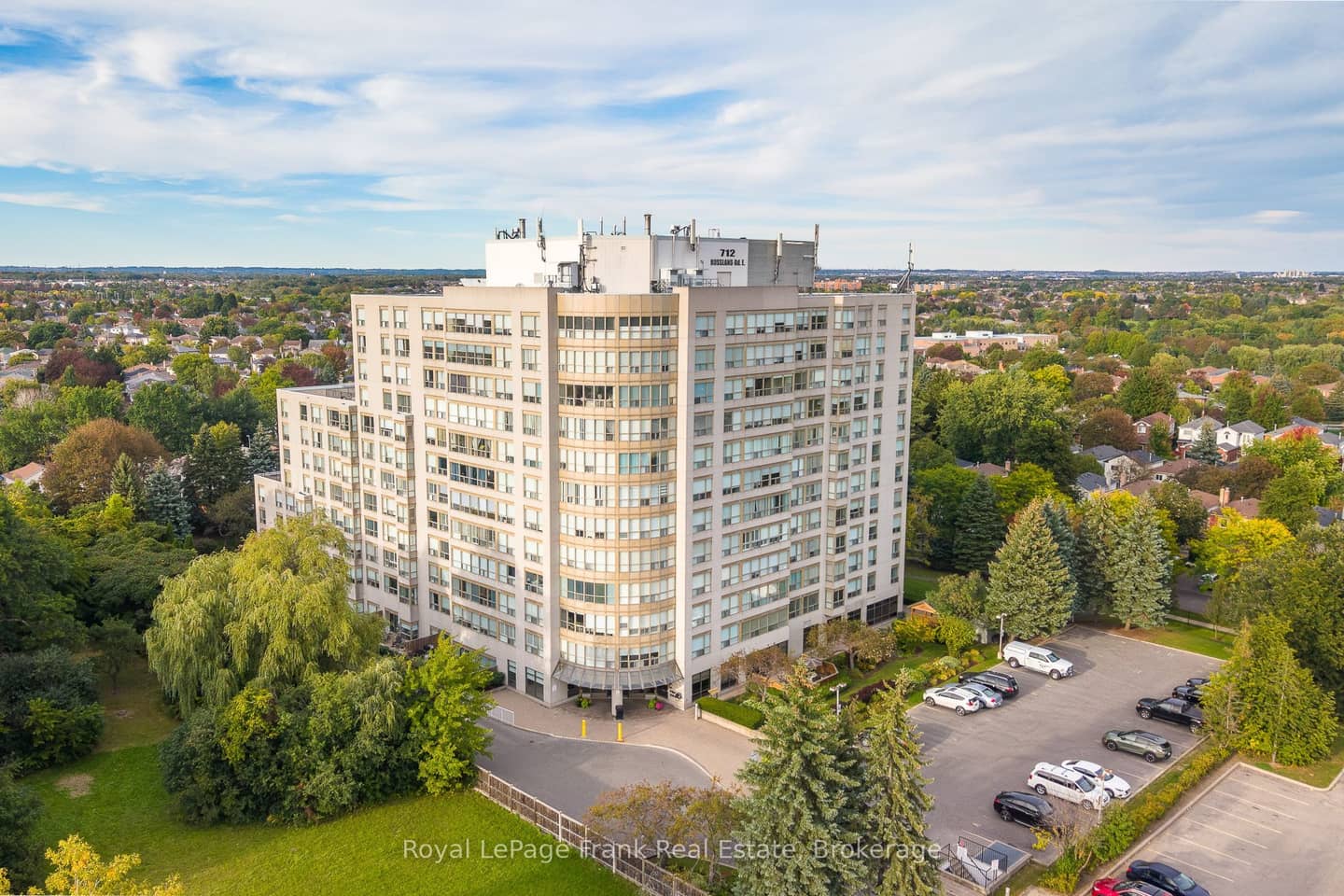 712 Rossland Road E 602, Whitby, ON L1N 9E8