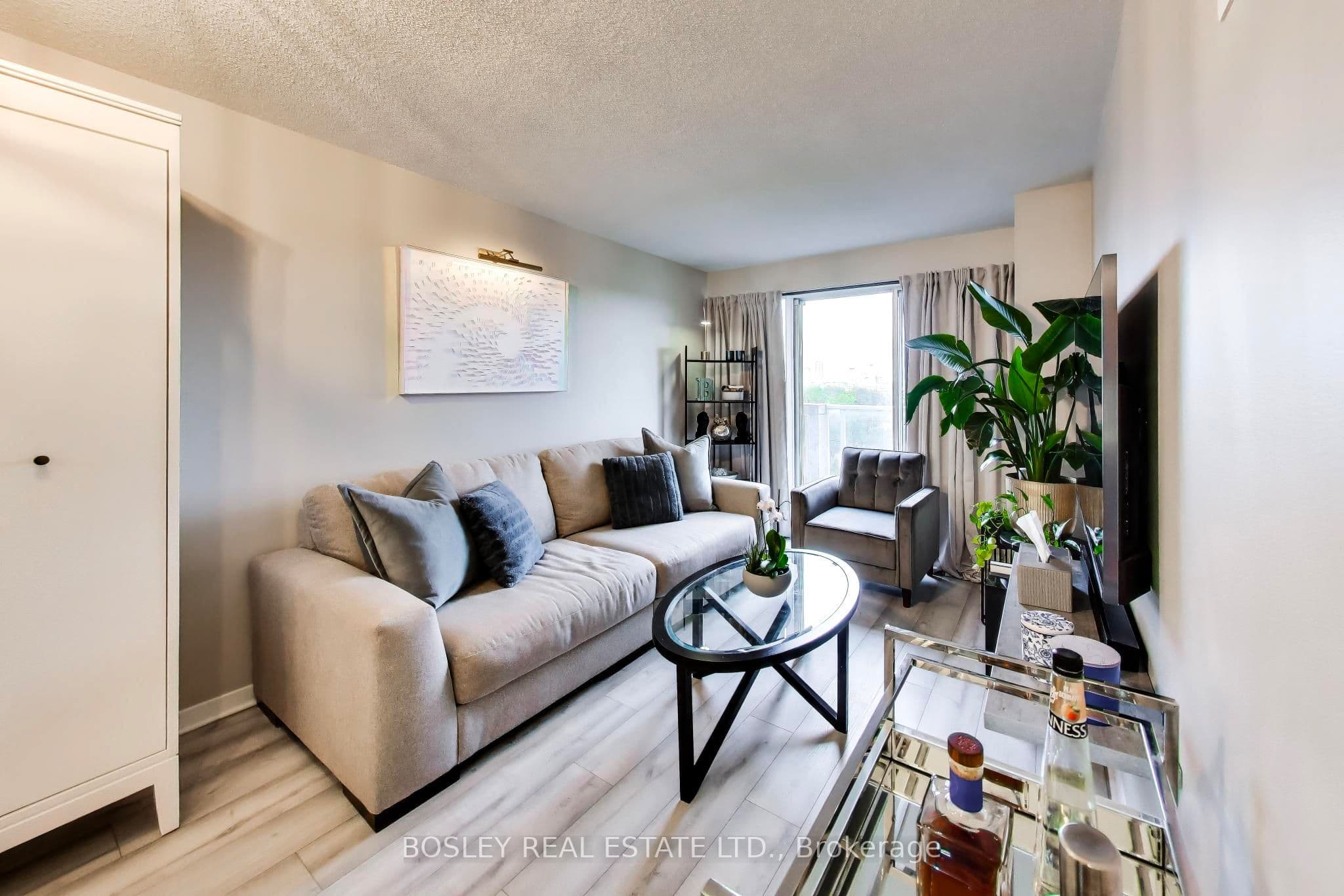 1050 The Queensway 713, Toronto, ON M8Z 1P7