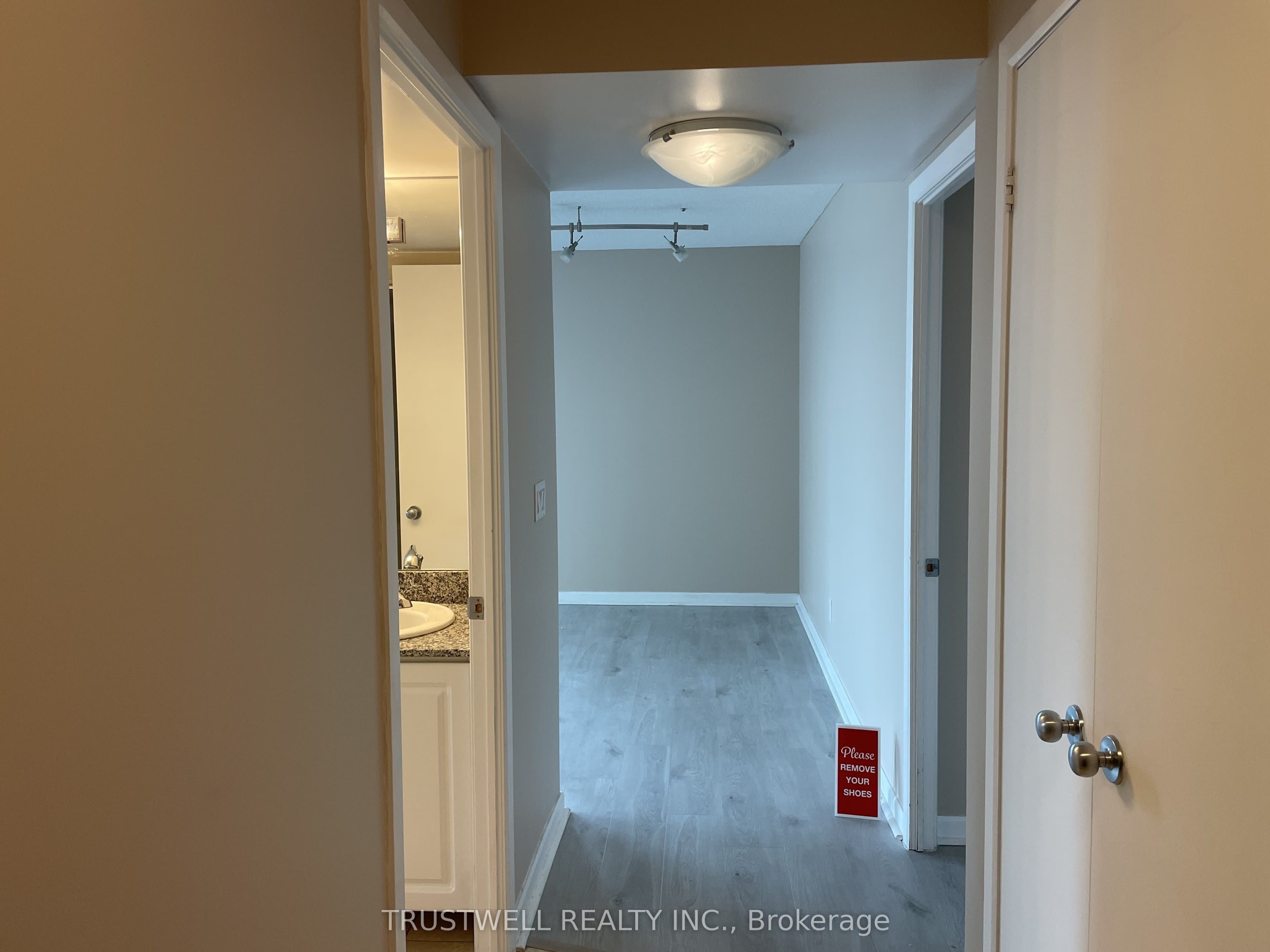 8 Park Road 1905, Toronto, ON M4W 3S5