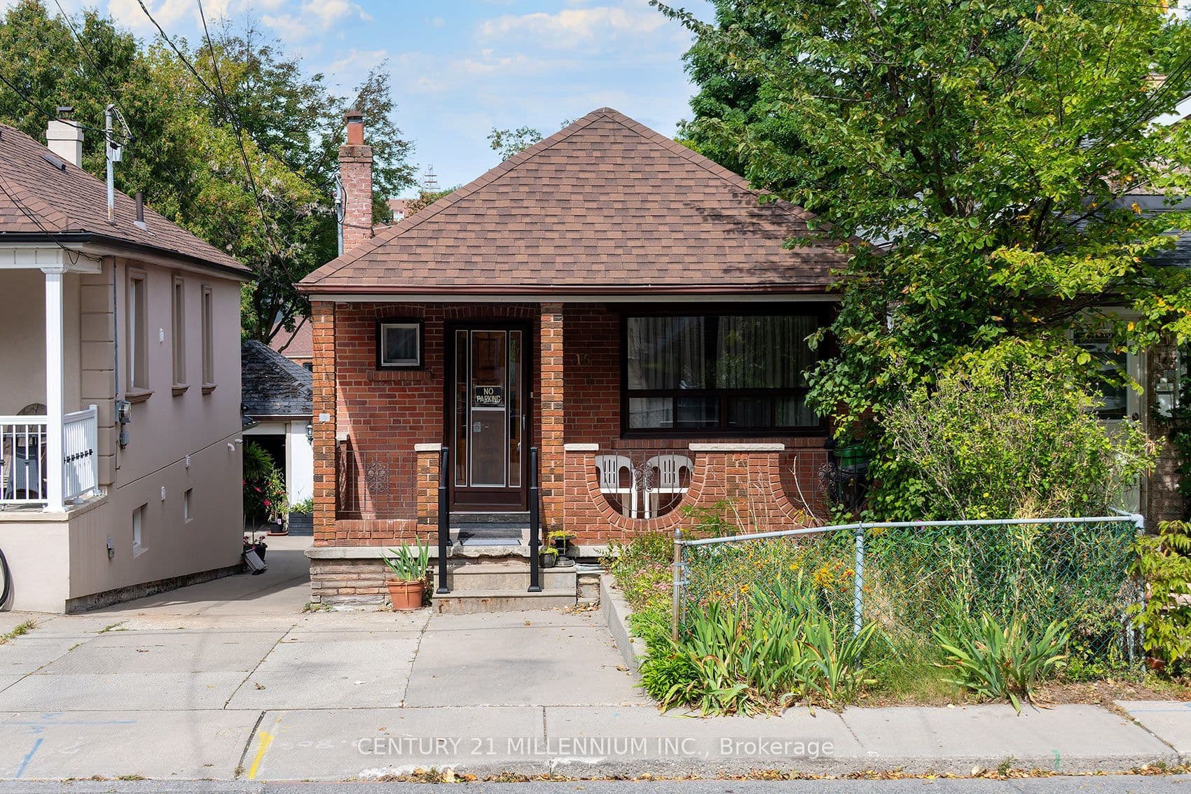 16 Rochdale Avenue, Toronto, ON M6E 1X2