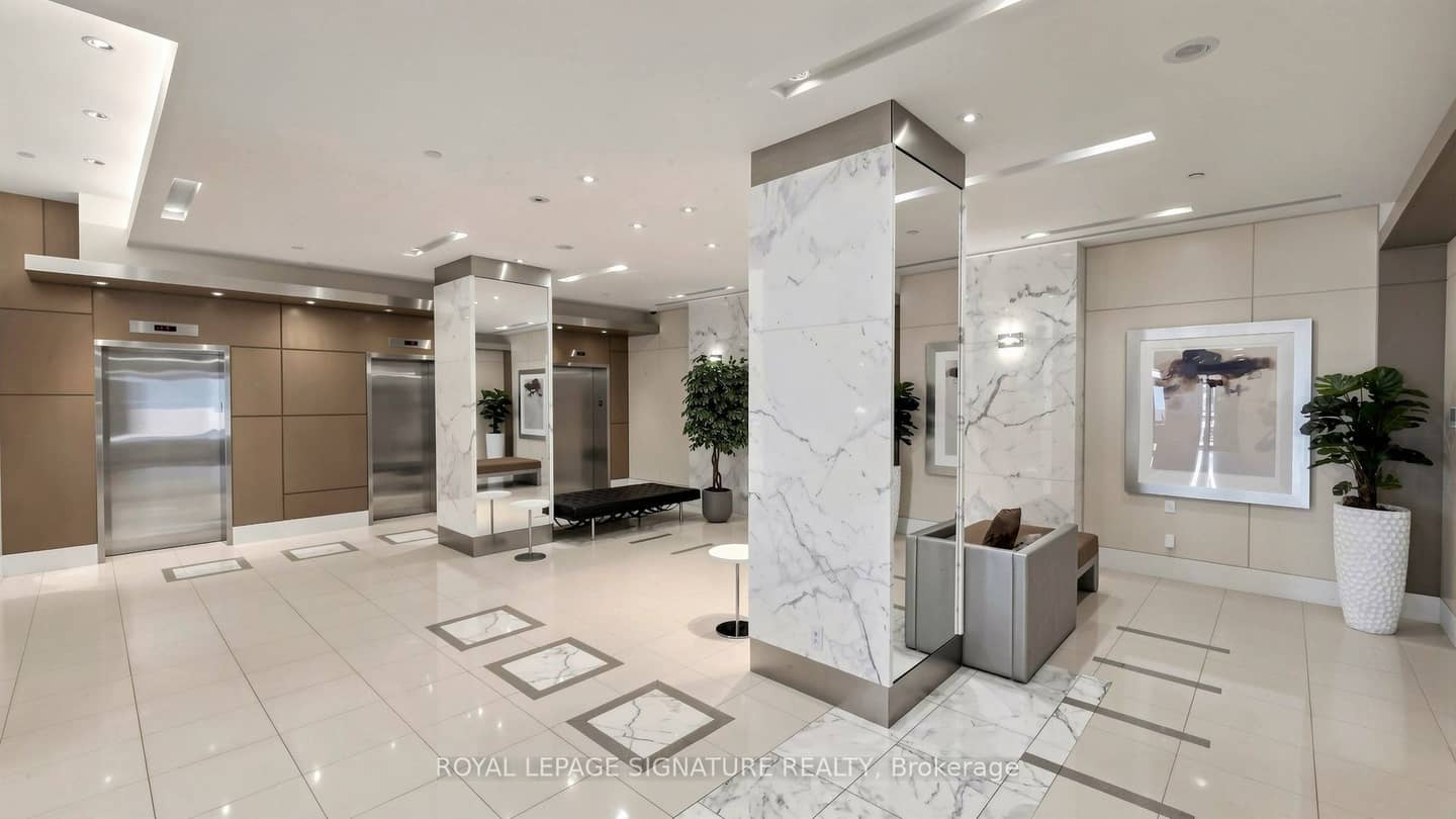 500 St Clair Avenue W 402, Toronto, ON M6C 1A8