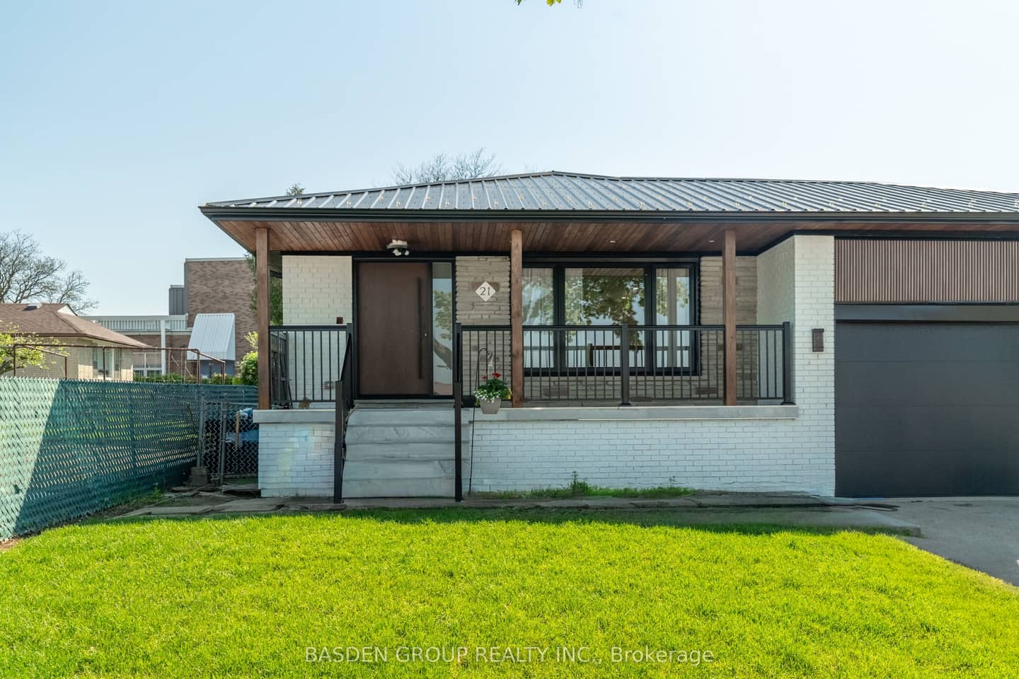 21 Mayberry Road, Toronto, ON M3N 2A5