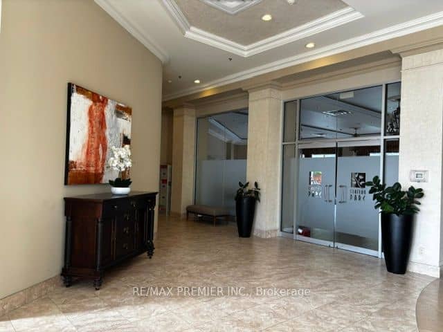 2 Maison Parc Court 712, Vaughan, ON L4J 9K4