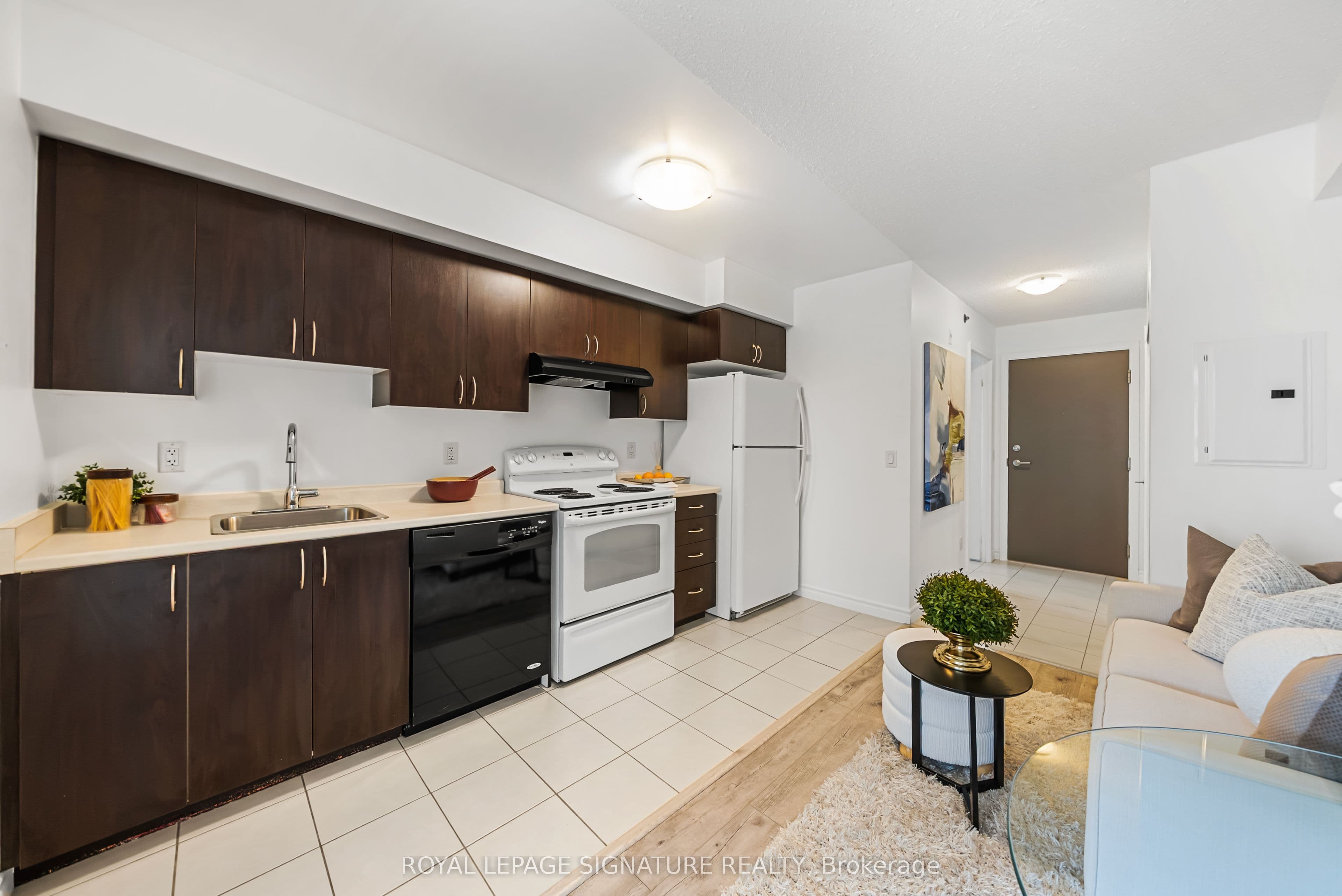 35 Saranac Boulevard 721, Toronto, ON M6A 2G4