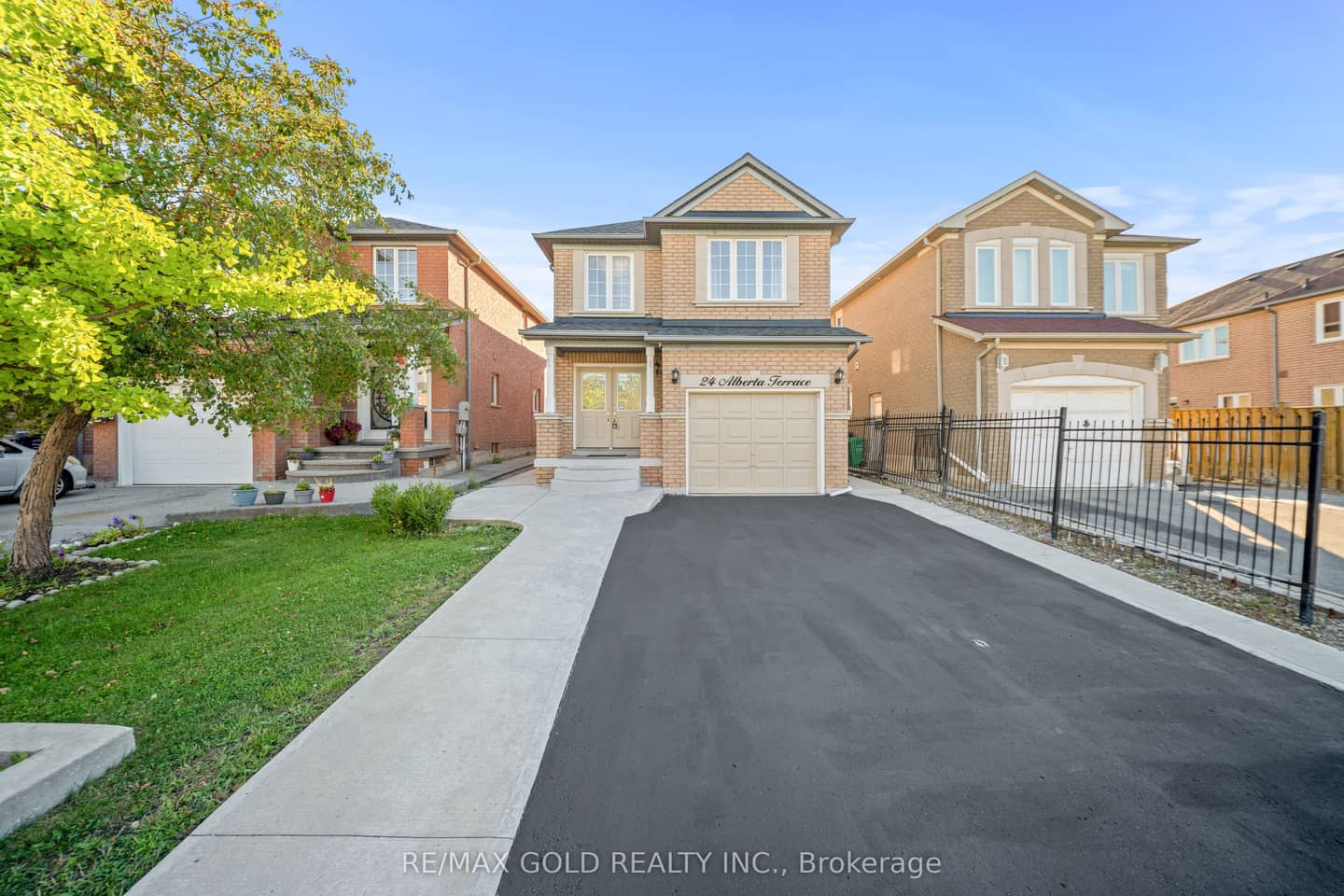 24 Alberta Terrace, Brampton, ON L6R 2H8