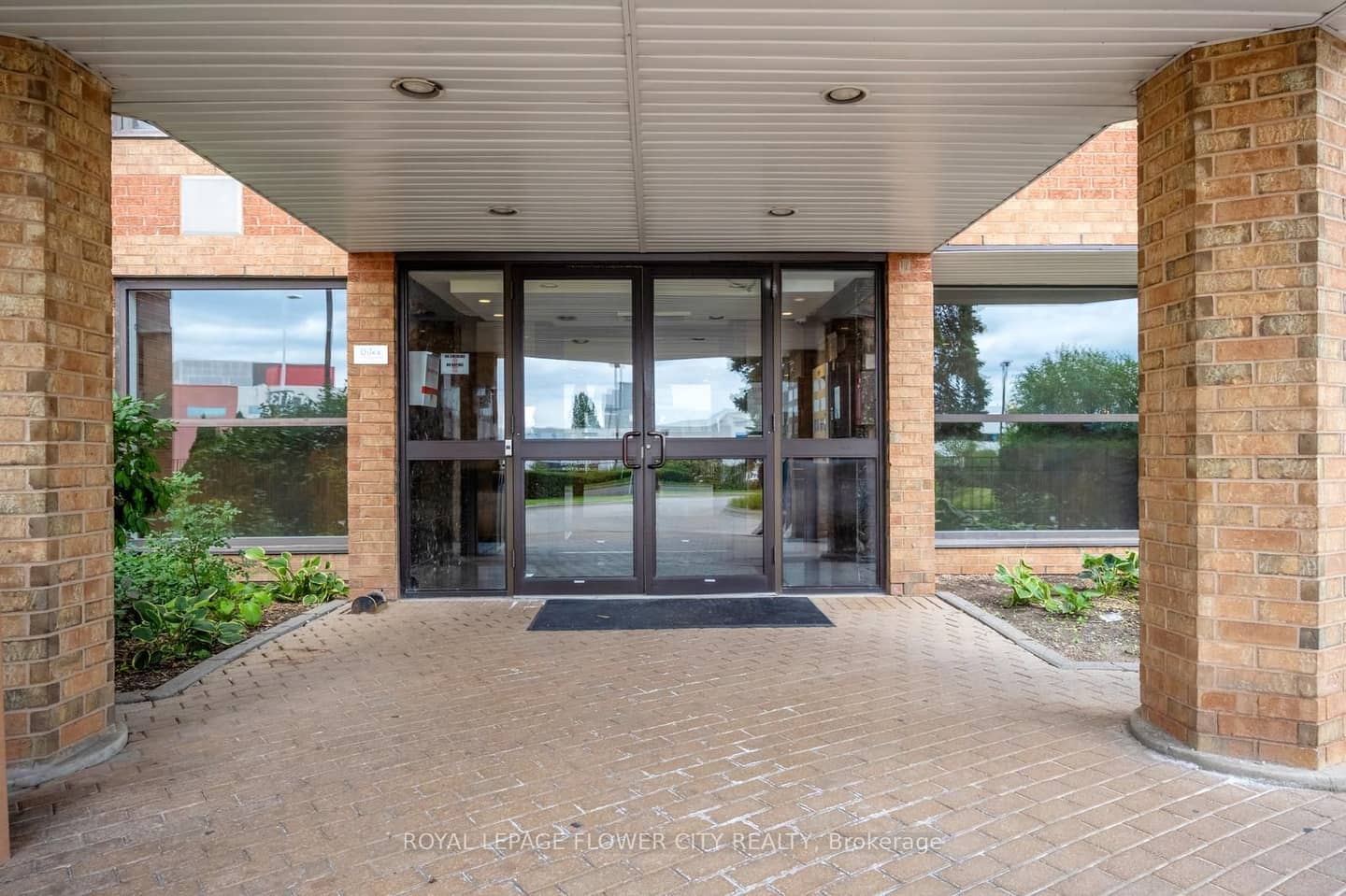 6 Humberline Drive 417, Toronto, ON M9W 6X8
