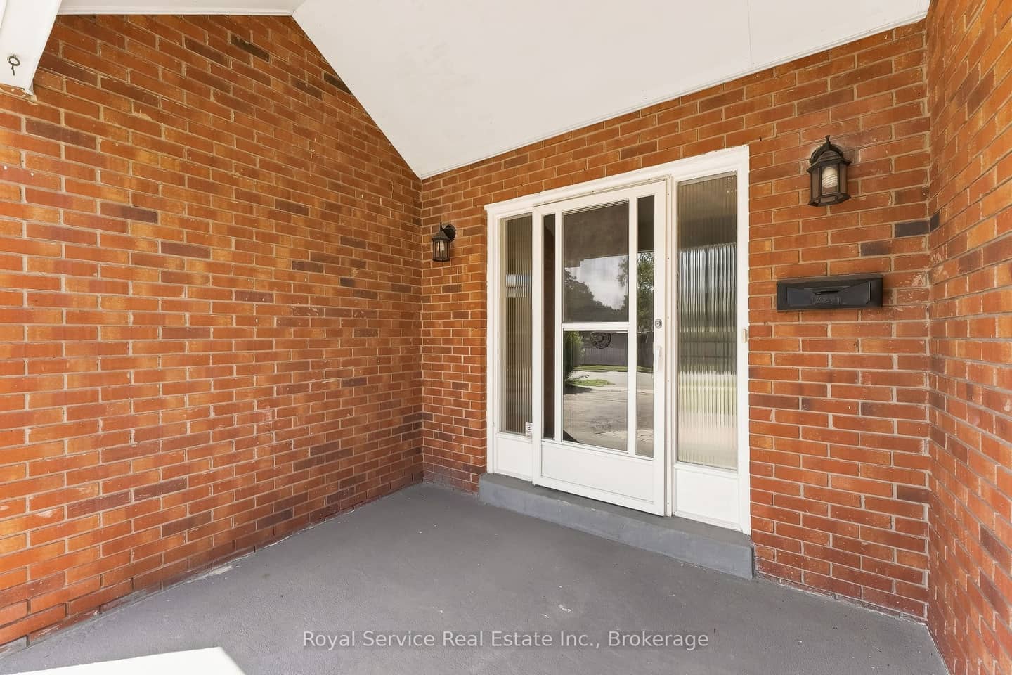 640 Hillcroft Street, Oshawa, ON L1G 7K6