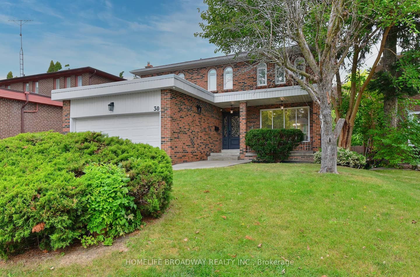 30 Gossamer Avenue, Toronto, ON M2M 2X4