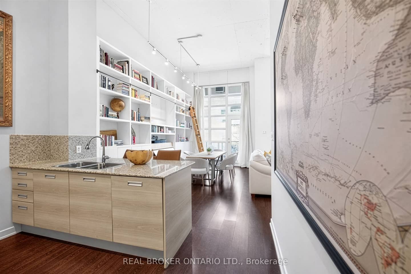 380 Macpherson Avenue 209, Toronto, ON M4V 3E3