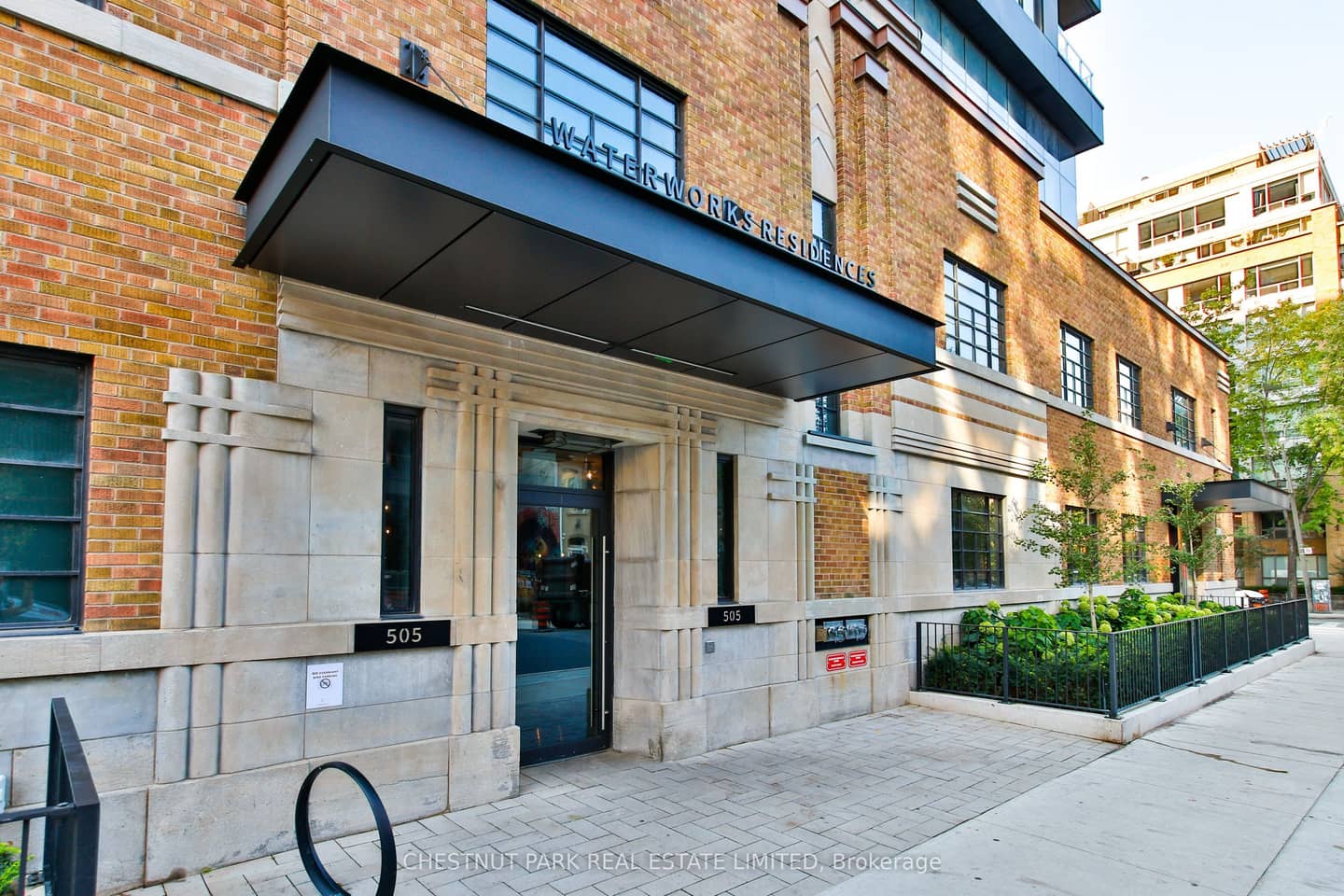 505 Richmond Street W 424, Toronto, ON M5V 0P4