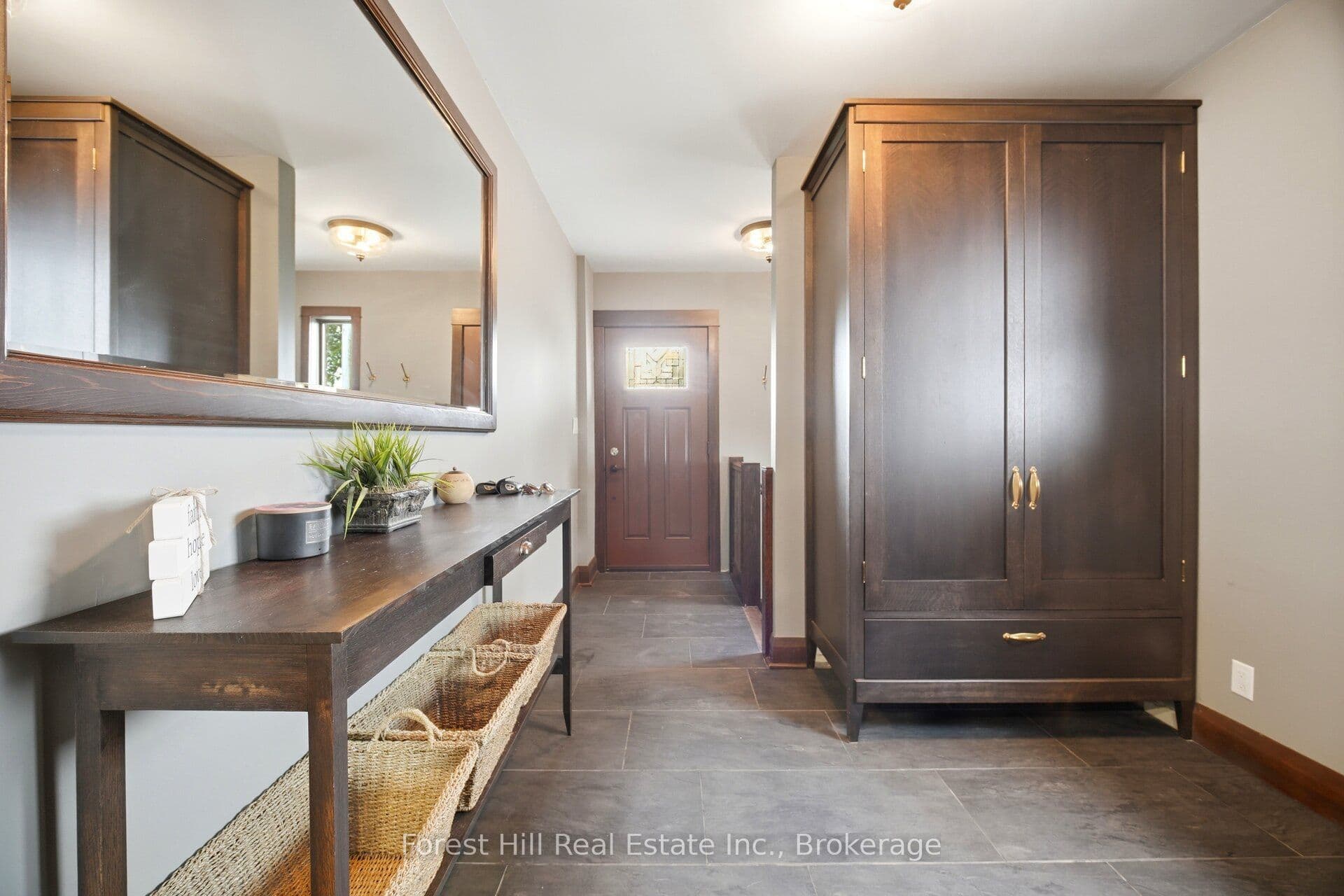 39 Broadview Avenue, Mississauga, ON L5H 2S8