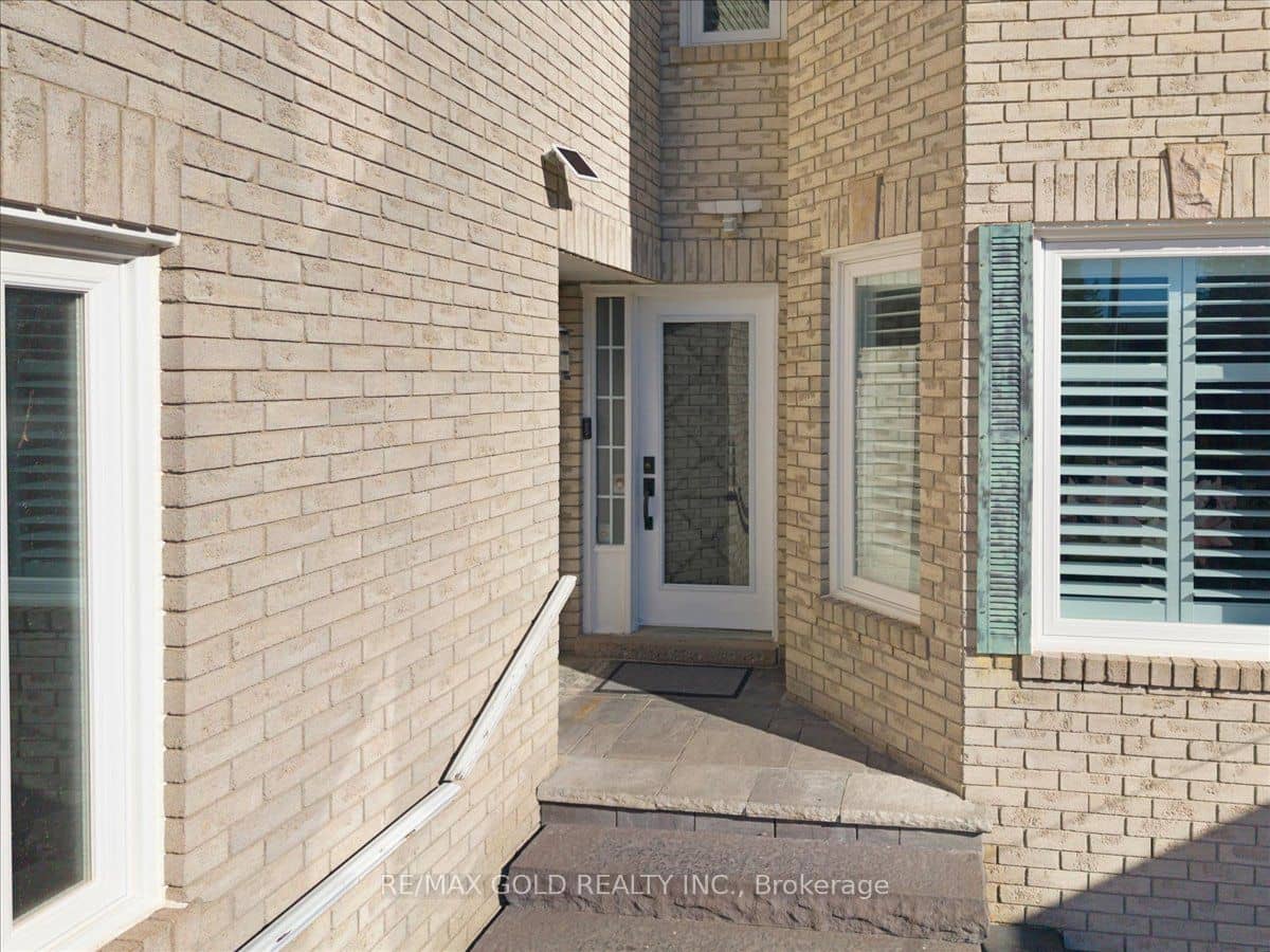 1484 Rose Haven Road, Mississauga, ON L5V 1G8