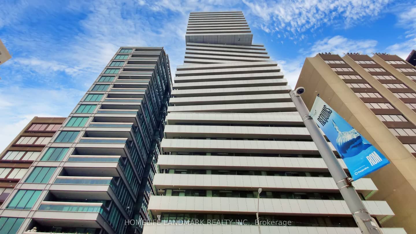 200 Bloor Street W 2305, Toronto, ON M5S 0B1