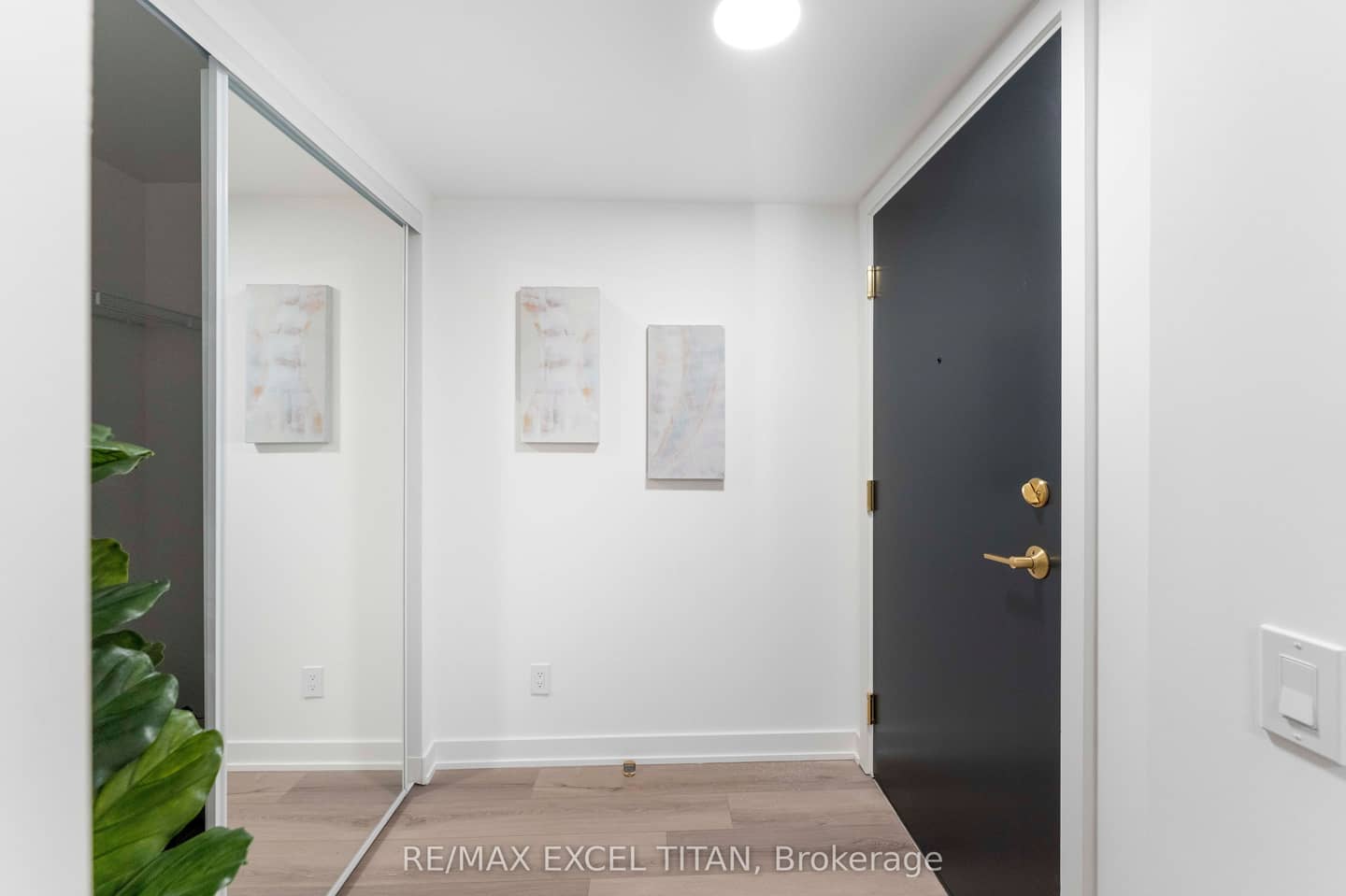 5 Lakeview Avenue 611, Toronto, ON M6J 0H3