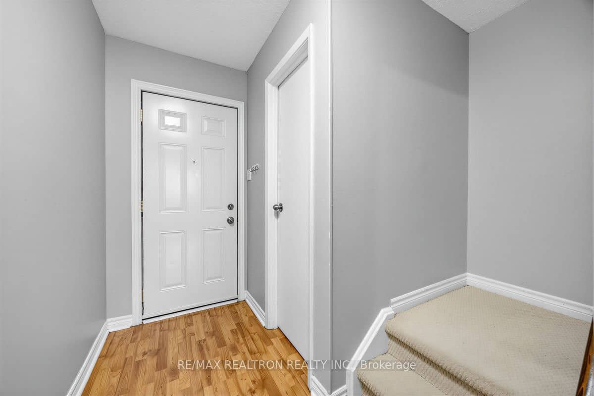 5025 Pinedale Avenue 10, Burlington, ON L7L 5J6