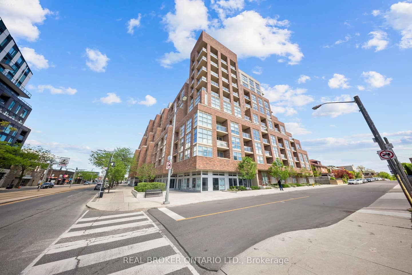 1787 St Clair Avenue W 920, Toronto, ON M6N 0B7