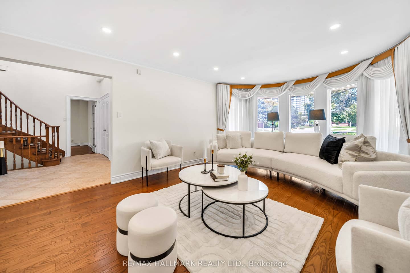 17 Twin Circle Court, Toronto, ON M2R 3L3