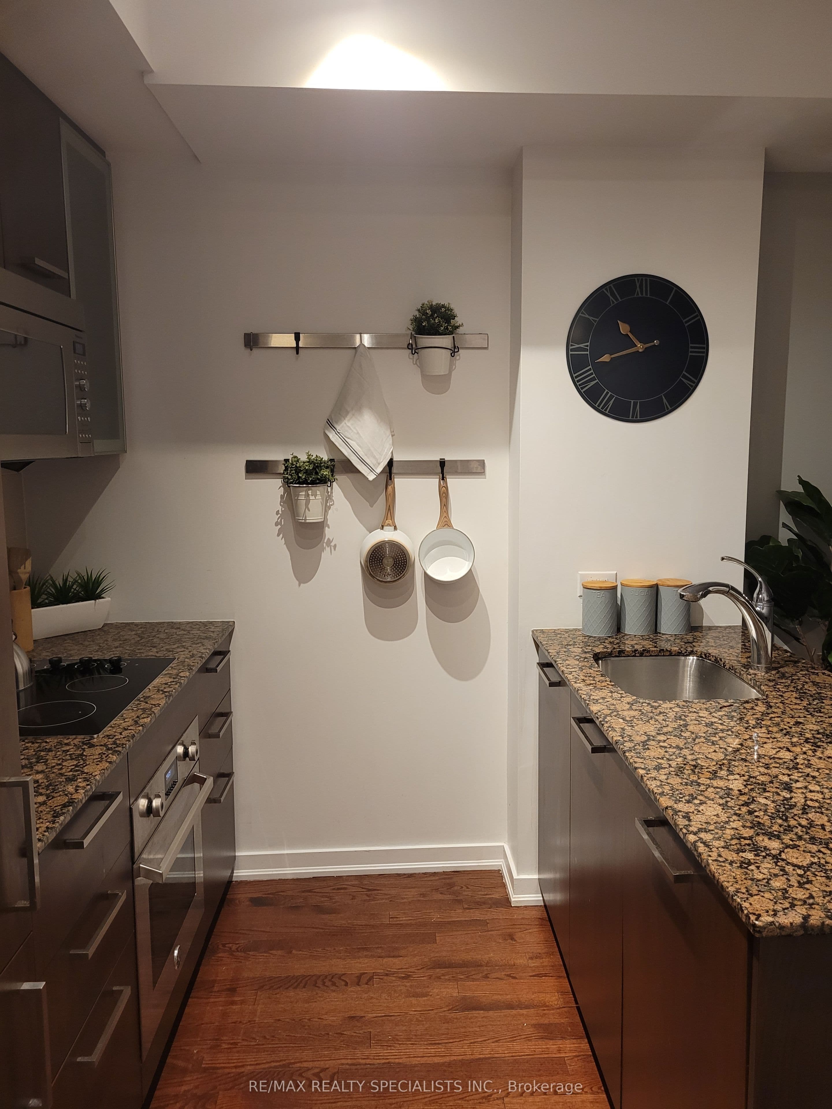 12 YORK Street 703, Toronto, ON M5J 0A9