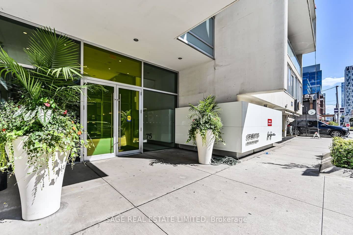 75 Portland Street 215, Toronto, ON M5V 2M9