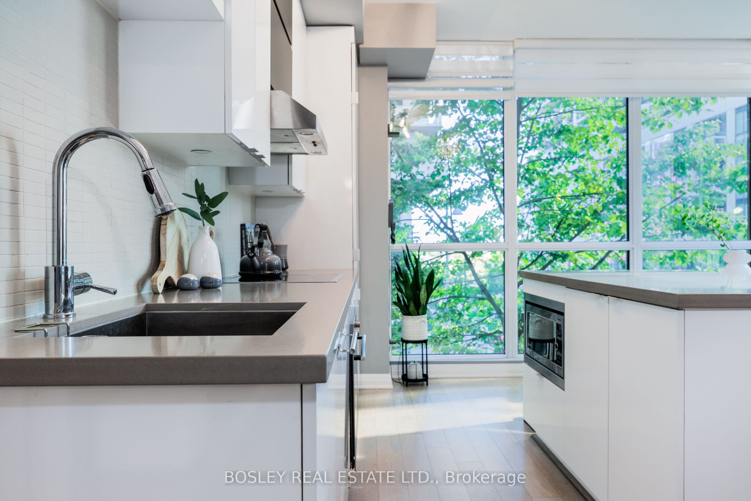 60 Annie Craig Drive 215, Toronto, ON M8V 0C8