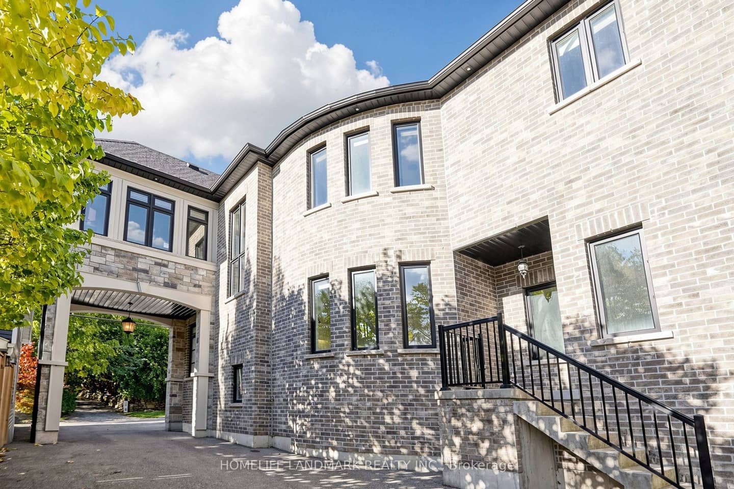 1047 Dunbarton Road, Pickering, ON L1V 1H1