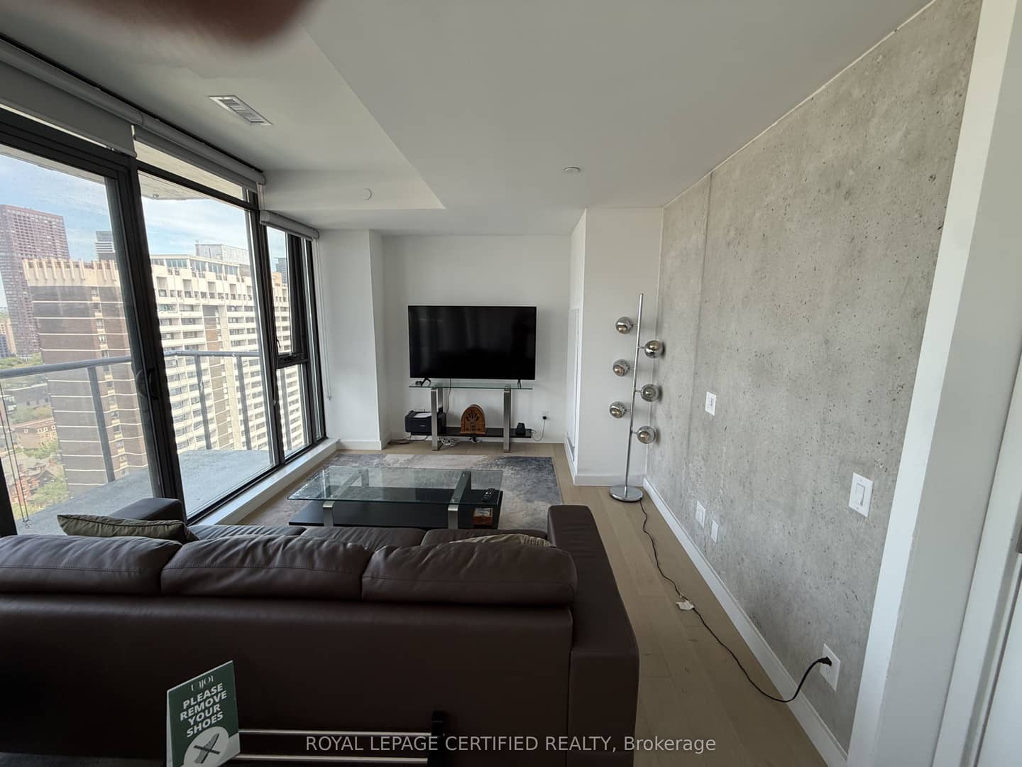 81 Wellesley Street E 2305, Toronto, ON M4Y 0C5
