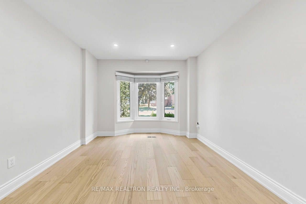 1120 Potters Wheel Crescent, Oakville, ON L6M 1J2