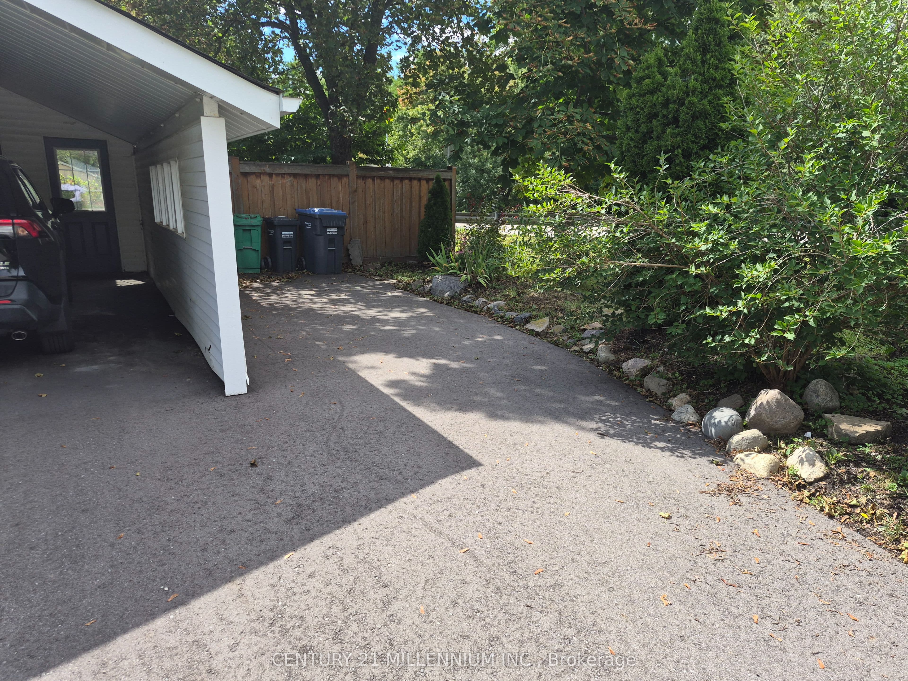 40 Meadowland Drive, Brampton, ON L6W 2R4