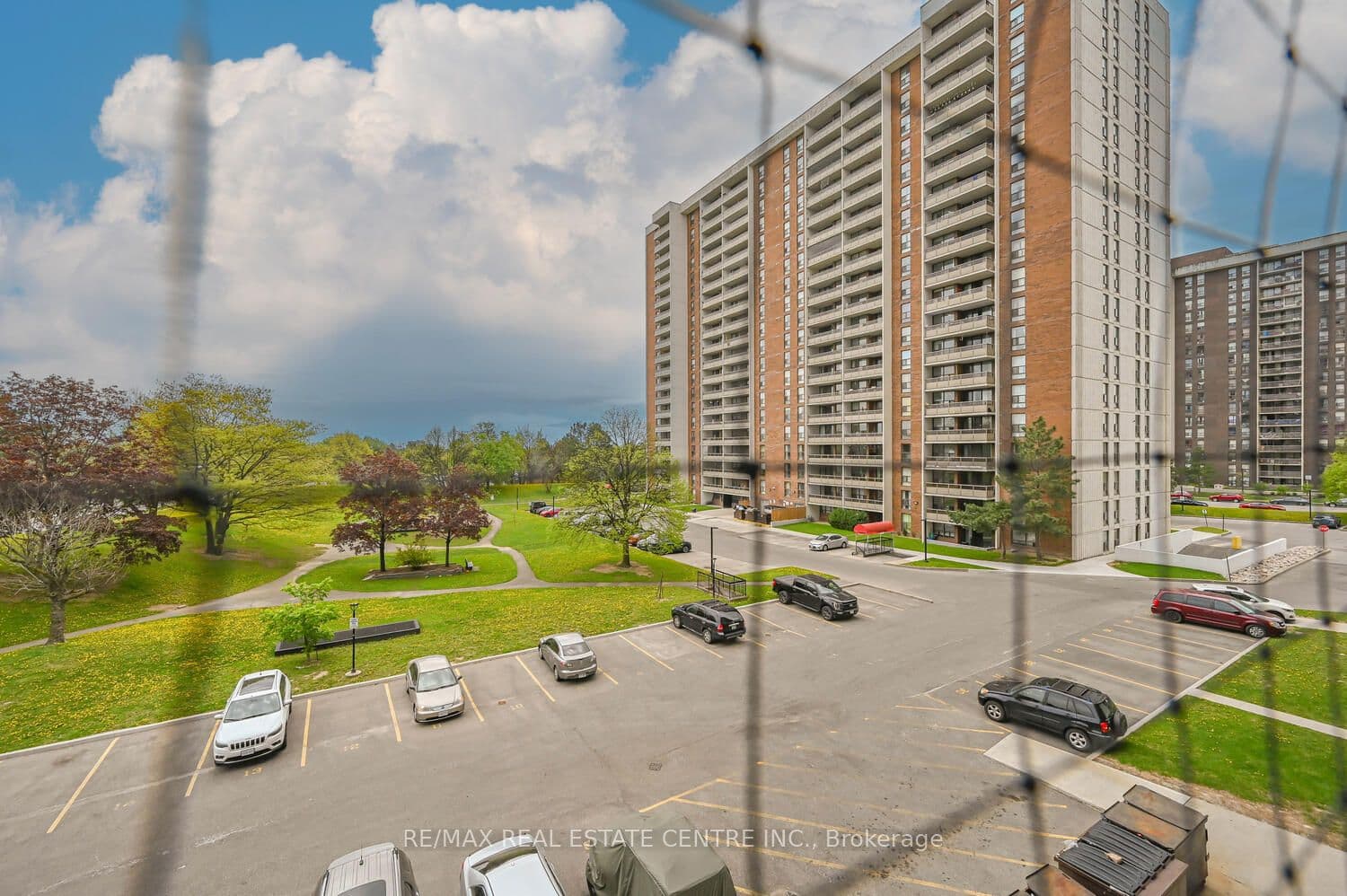 21 Knightsbridge Road 403, Brampton, ON L6T 3Y1
