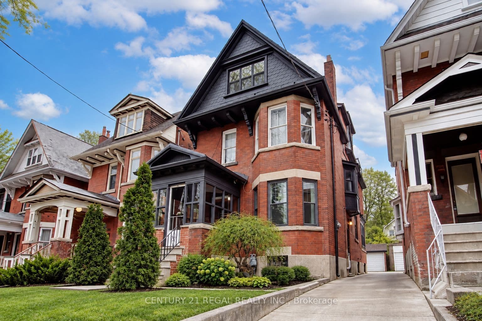 186 Grenadier Road, Toronto, ON M6R 1R7