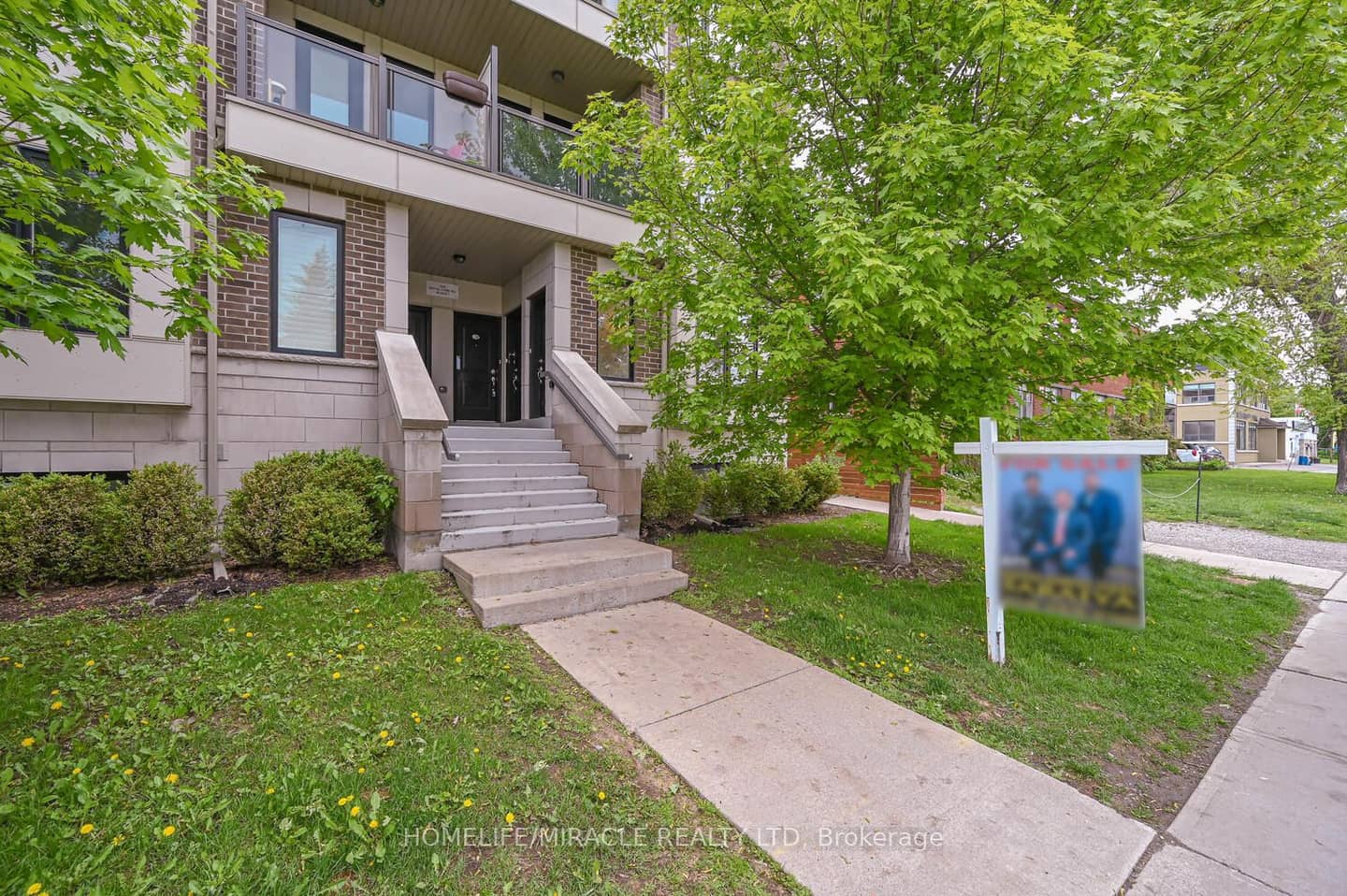 256 ROYAL YORK Road 114, Toronto, ON M8V 1Y8