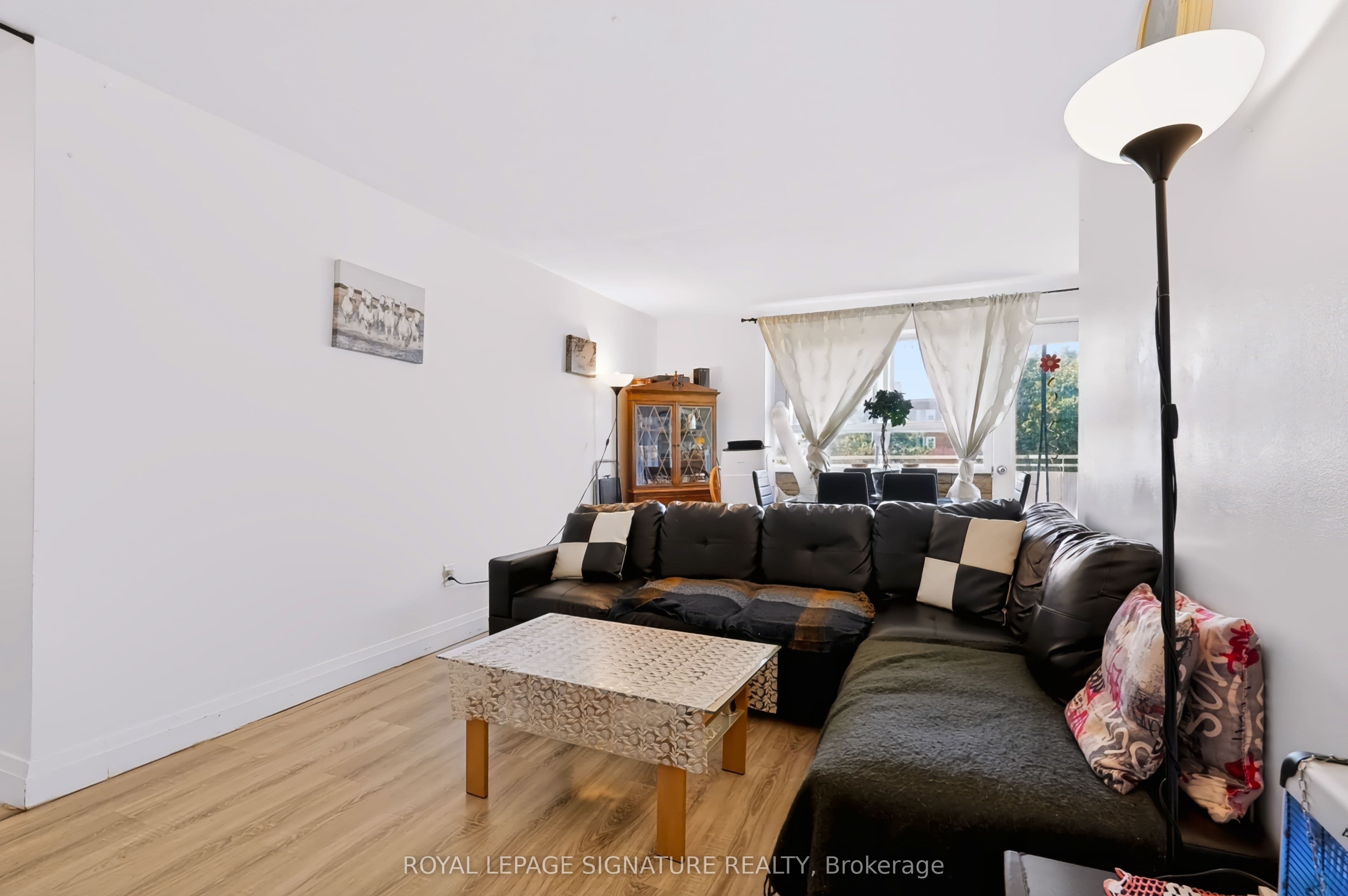 2485 Woking Crescent 401, Mississauga, ON L5K 1Z6